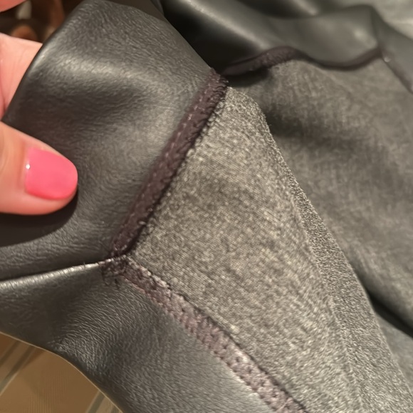 BLACK BANANA REPUBLIC FAUX LEATHER PENCIL SKIRT IN BLACK SIZE US 4 - Picture 11 of 15